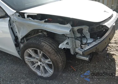 2024 Tesla Model Y Long Range Dual Motor All-Wheel Drive из США, поврежденный, VIN 7SAYGDEE0RA271052